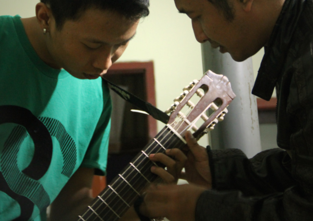Learn Playing Solo Guitar